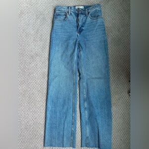 Abercrombie & Fitch 90s Relaxed High Rise Jean Size 25/0